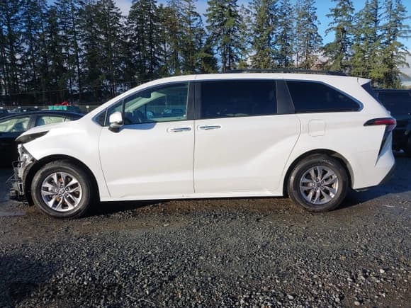 ✅ 2022 Toyota Sienna XLE • VIN: 5TDJRKEC5NS096236 • Lot: 43799283. Listed on IAAI with 63,482 mi. Free auction sales archive from the USA and detailed vehicle history report at DreamBid. Image 15.