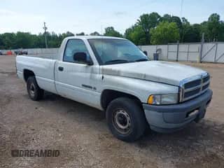2000 Dodge 1500 Work Special с VIN 1B7HC16X2YS637928, выставлен на аукционе IAAI как лот 42557987 с пробегом 118 596 миль миль и . История ставок и продаж доступна на DreamBid. Изображение 1.