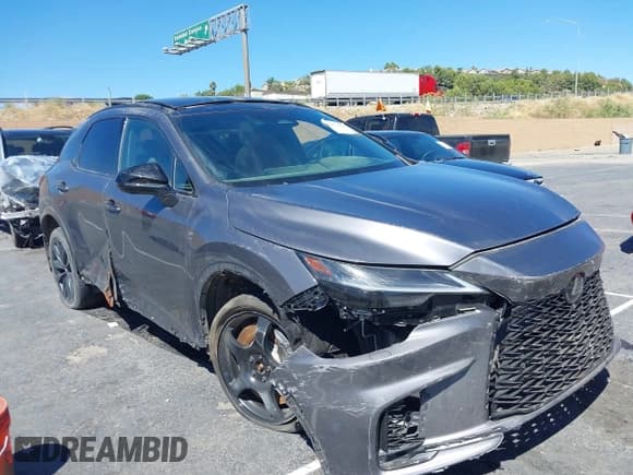 ✅ 2023 Lexus RX 500h F Sport Performance • VIN: 2T2BCMEA6PC006969 • Lot: 40154592. Wystawiony na IAAI z przebiegiem Nie podano. Bezpłatny archiwum sprzedaży aukcyjnych z USA i szczegółowy raport historii pojazdu na DreamBid. Zdjęcie 1.