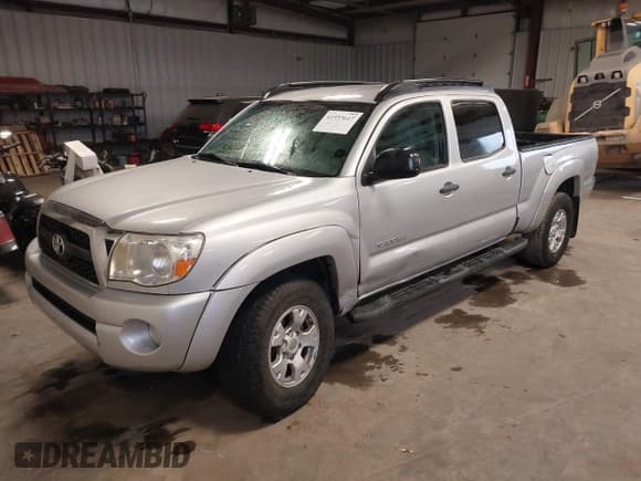 ✅ 2011 Toyota Tacoma • VIN: 3TMMU4FN1BM031502 • Lot: 41333647. Wystawiony na IAAI z przebiegiem 151 373 mil. Bezpłatny archiwum sprzedaży aukcyjnych z USA i szczegółowy raport historii pojazdu na DreamBid. Zdjęcie 2.