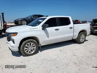 2024 Chevrolet Silverado 1500 Custom z VIN 1GCPABEK0RZ145470, wystawiony jako Copart lot #80201295 z przebiegiem 75 661 mil mil oraz Szkoda całkowita • Salvage title. Historia ofert i sprzedaży dostępna na DreamBid. Obrazek 1.