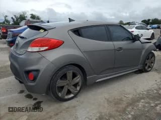 ✅ 2015 Hyundai Veloster Turbo • VIN: KMHTC6AEXFU244494 • Lot: 74948634. Wystawiony na Copart z przebiegiem 136 965 mil. Bezpłatny archiwum sprzedaży aukcyjnych z USA i szczegółowy raport historii pojazdu na DreamBid. Zdjęcie 3.
