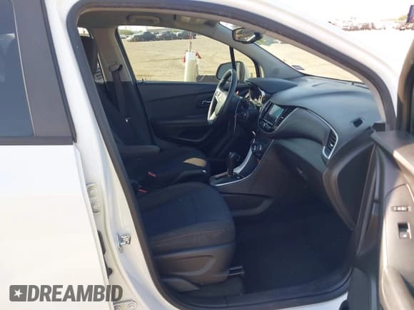 ✅ 2020 Chevrolet Trax LS • VIN: KL7CJKSB3LB028062 • Lot: 43432172. Listed on IAAI with 96,562 mi. Free auction sales archive from the USA and detailed vehicle history report at DreamBid. Image 5.