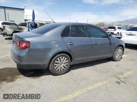 ✅ 2010 Volkswagen Jetta S • VIN: 3VWJZ7AJ2AM005738 • Lot: 55462935. Listed on Copart with 173,514 mi. Free auction sales archive from the USA and detailed vehicle history report at DreamBid. Image 3.