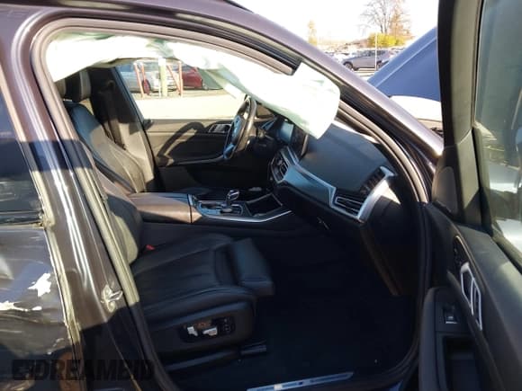 ✅ 2019 BMW X5 xDrive50i • VIN: 5UXJU2C51KLN65546 • Lot: 43705690. Listed on IAAI with 62,809 mi. Free auction sales archive from the USA and detailed vehicle history report at DreamBid. Image 5.