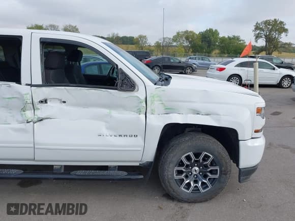 ✅ 2018 Chevrolet Silverado 1500 LT • VIN: 3GCUKREC8JG443934 • Lot: 43266162. Listed on IAAI with 79,404 mi. Free auction sales archive from the USA and detailed vehicle history report at DreamBid. Image 6.
