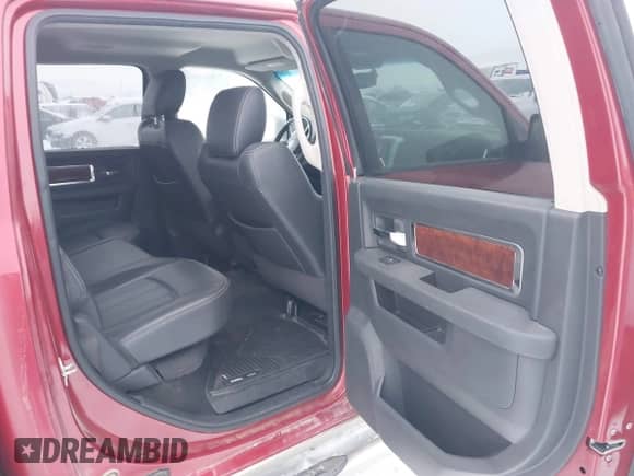 2010 Dodge 1500 Sport z VIN 1D7RV1CT6AS215298, wystawiony jako IAAI lot #41302229 z przebiegiem 299 836 mil mil oraz . Historia ofert i sprzedaży dostępna na DreamBid. Obrazek 8.