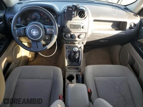 ✅ 2013 Jeep Patriot Sport • VIN: 1C4NJRBB0DD158309 • Lot: 92684965. Listed on Copart with 139,740 mi. Free auction sales archive from the USA and detailed vehicle history report at DreamBid. Image 8.
