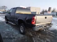 ✅ 2003 Chevrolet Silverado 2500HD LS • VIN: 1GCHK29UX3Z133797 • Lot: 43863409. Wystawiony na IAAI z przebiegiem Nie podano. Bezpłatny archiwum sprzedaży aukcyjnych z USA i szczegółowy raport historii pojazdu na DreamBid. Zdjęcie 3.