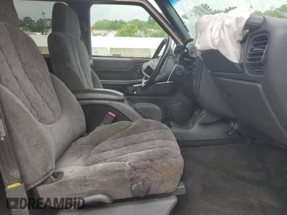 2002 Chevrolet S-10 LS с VIN 1GCDT13W62K132864, выставлен на аукционе Copart как лот 60131935 с пробегом 140 443 миль миль и Списание • Salvage title. История ставок и продаж доступна на DreamBid. Изображение 7.