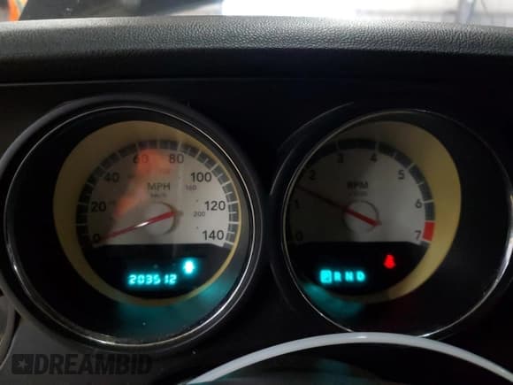 ✅ 2009 Dodge Challenger SE • VIN: 2B3LJ44V19H630305 • Lot: 85427874. Wystawiony na Copart z przebiegiem 203 512 mil. Bezpłatny archiwum sprzedaży aukcyjnych z USA i szczegółowy raport historii pojazdu na DreamBid. Zdjęcie 9.