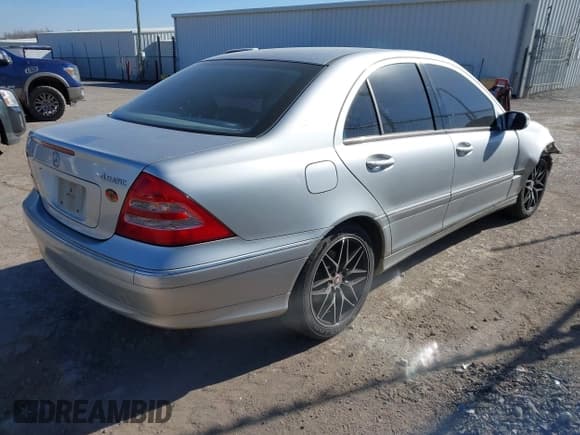 ✅ 2003 Mercedes-Benz C 320 • VIN: WDBRF84J63F386625 • Лот: 41812659. Опубликован ранее на IAAI с пробегом 114 517 миль. Бесплатный доступ к архиву аукционных продаж из США и подробный отчёт об истории автомобиля на DreamBid. Изображение 4.