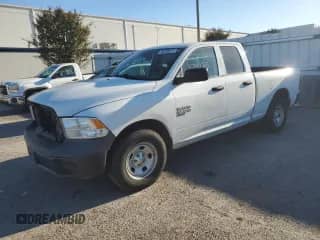 2019 Ram 1500 Tradesman z VIN 1C6RR6FG8KS710492, wystawiony jako Copart lot #87481765 z przebiegiem 132 223 mil mil oraz Czysty tytuł • Clean title. Historia ofert i sprzedaży dostępna na DreamBid. Obrazek 1.