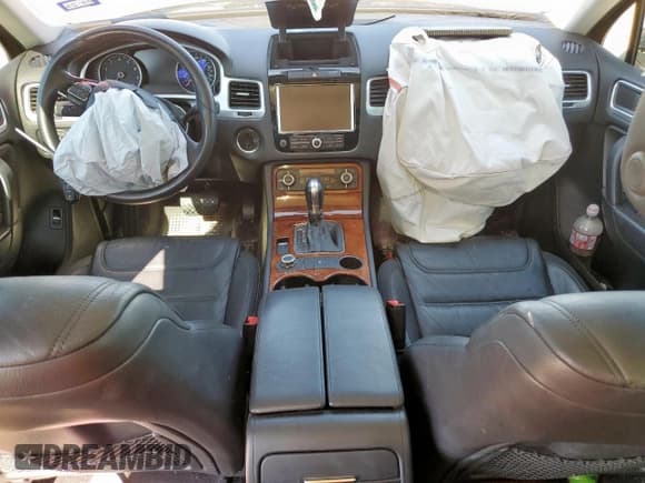 ✅ 2013 Volkswagen Touareg Lux • VIN: WVGEF9BPXDD007888 • Lot: 61243265. Listed on Copart with 90,370 mi. Free auction sales archive from the USA and detailed vehicle history report at DreamBid. Image 8.