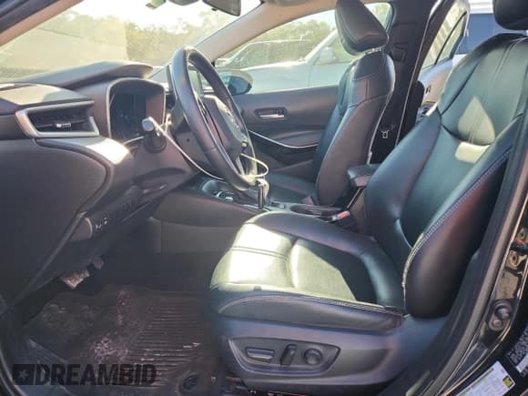 ✅ 2022 Toyota Corolla XLE • VIN: 5YFFPMAE0NP363869 • Lot: 70379375. Wystawiony na Copart z przebiegiem 92 820 mil. Bezpłatny archiwum sprzedaży aukcyjnych z USA i szczegółowy raport historii pojazdu na DreamBid. Zdjęcie 7.