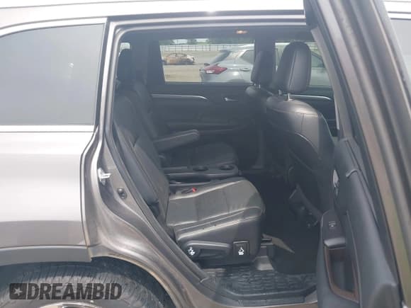 ✅ 2018 Toyota Highlander Limited • VIN: 5TDDZRFHXJS869860 • Lot: 42481411. Wystawiony na IAAI z przebiegiem 149 353 mil. Bezpłatny archiwum sprzedaży aukcyjnych z USA i szczegółowy raport historii pojazdu na DreamBid. Zdjęcie 8.