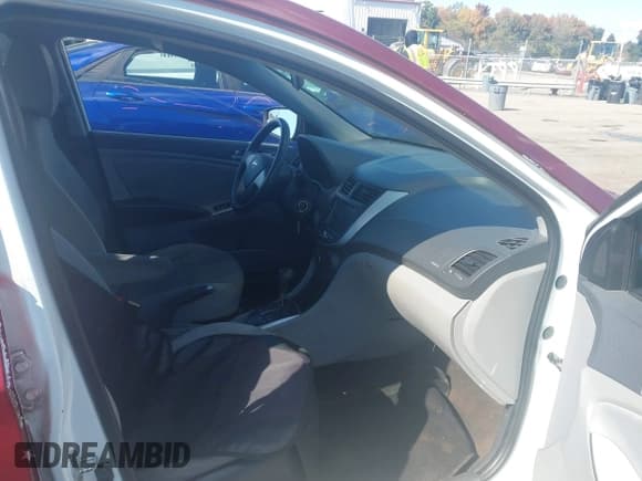 ✅ 2015 Hyundai Accent GLS • VIN: KMHCT4AE0FU930676 • Lot: 43604593. Wystawiony na IAAI z przebiegiem 160 921 mil. Bezpłatny archiwum sprzedaży aukcyjnych z USA i szczegółowy raport historii pojazdu na DreamBid. Zdjęcie 5.