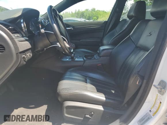 ✅ 2014 Chrysler 300 S • VIN: 2C3CCAGG1EH311814 • Lot: 62108724. Listed on Copart with 137,339 mi. Free auction sales archive from the USA and detailed vehicle history report at DreamBid. Image 7.