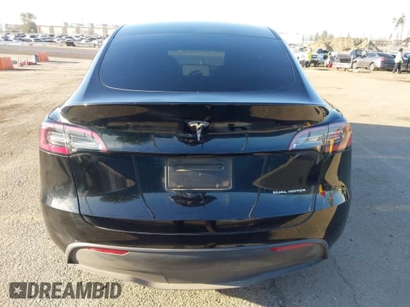 ✅ 2023 Tesla Model Y Long Range • VIN: 7SAYGAEEXPF673871 • Lot: 41980174. Wystawiony na IAAI z przebiegiem 45 870 mil. Bezpłatny archiwum sprzedaży aukcyjnych z USA i szczegółowy raport historii pojazdu na DreamBid. Zdjęcie 16.