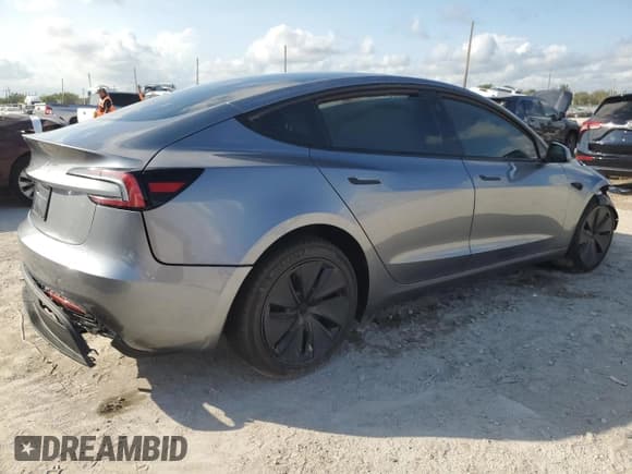 ✅ 2025 Tesla Model 3 Long Range • VIN: 5YJ3E1EA9SF918209 • Lot: 41908235. Wystawiony na Copart z przebiegiem Nie podano. Bezpłatny archiwum sprzedaży aukcyjnych z USA i szczegółowy raport historii pojazdu na DreamBid. Zdjęcie 3.