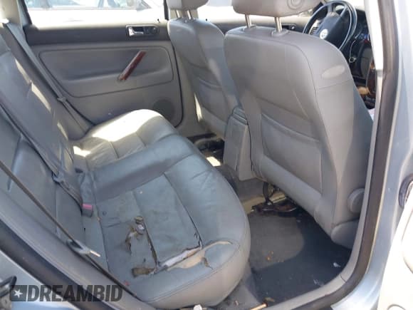 ✅ 2003 Volkswagen Passat GLX • VIN: WVWYH63B43E326130 • Lot: 42380050. Wystawiony na IAAI z przebiegiem 156 338 mil. Bezpłatny archiwum sprzedaży aukcyjnych z USA i szczegółowy raport historii pojazdu na DreamBid. Zdjęcie 8.