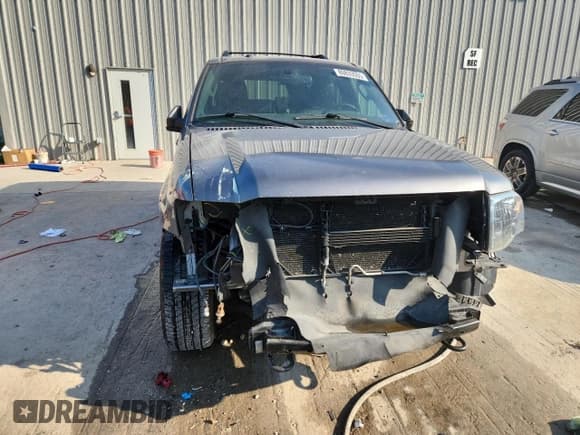 ✅ 2013 Ford Expedition Limited • VIN: 1FMJU2A50DEF51662 • Lot: 80833555. Wystawiony na Copart z przebiegiem 121 358 mil. Bezpłatny archiwum sprzedaży aukcyjnych z USA i szczegółowy raport historii pojazdu na DreamBid. Zdjęcie 5.