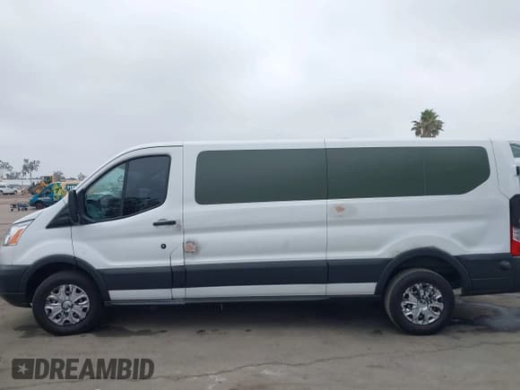 ✅ 2017 Ford Transit XL • VIN: 1FBZX2ZM5HKA56430 • Lot: 43011063. Wystawiony na IAAI z przebiegiem 146 319 mil. Bezpłatny archiwum sprzedaży aukcyjnych z USA i szczegółowy raport historii pojazdu na DreamBid. Zdjęcie 14.