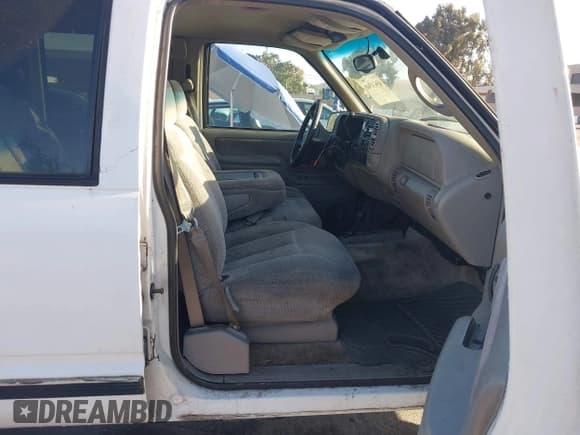 ✅ 1999 Chevrolet Suburban • VIN: 1GNFK16R3XJ424333 • Лот: 43631568. Опубликован ранее на IAAI с пробегом 232 731 миль. Бесплатный доступ к архиву аукционных продаж из США и подробный отчёт об истории автомобиля на DreamBid. Изображение 5.