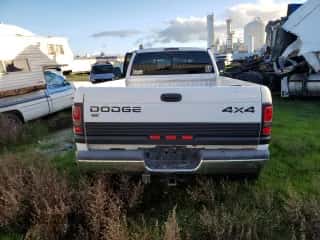 2001 Dodge 3500 z VIN 1B7MF33611J232152, wystawiony jako Copart lot #86854964 z przebiegiem 62 476 mil mil oraz Szkoda całkowita • Salvage title. Historia ofert i sprzedaży dostępna na DreamBid. Obrazek 6.