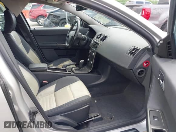 ✅ 2009 Volvo V50 R-Design • VIN: YV1MJ672292464766 • Lot: 42252914. Listed on IAAI with 169,615 mi. Free auction sales archive from the USA and detailed vehicle history report at DreamBid. Image 5.