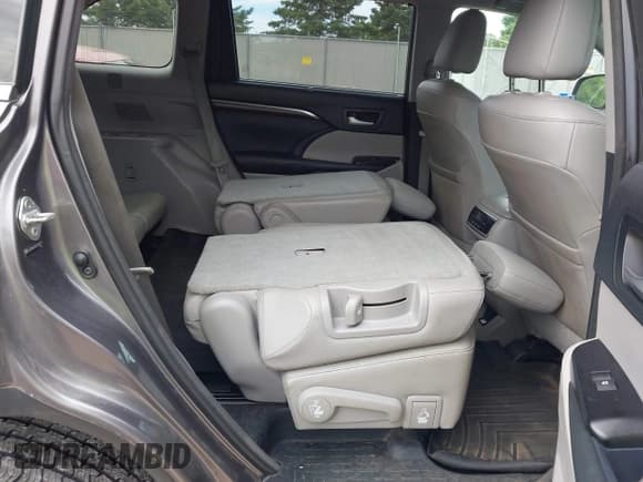 ✅ 2014 Toyota Highlander Limited • VIN: 5TDYKRFH2ES019717 • Лот: 42628659. Опубликован ранее на IAAI с пробегом 210 771 миль. Бесплатный доступ к архиву аукционных продаж из США и подробный отчёт об истории автомобиля на DreamBid. Изображение 8.