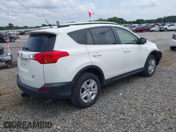 ✅ 2015 Toyota RAV4 LE • VIN: JTMBFREV7FD132903 • Лот: 42172437. Опубликован ранее на IAAI с пробегом 202 577 миль. Бесплатный доступ к архиву аукционных продаж из США и подробный отчёт об истории автомобиля на DreamBid. Изображение 4.