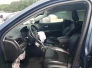 ✅ 2020 Jeep Cherokee Altitude • VIN: 1C4PJMLX0LD512883 • Lot: 61228625. Wystawiony na Copart z przebiegiem 31 088 mil. Bezpłatny archiwum sprzedaży aukcyjnych z USA i szczegółowy raport historii pojazdu na DreamBid. Zdjęcie 7.