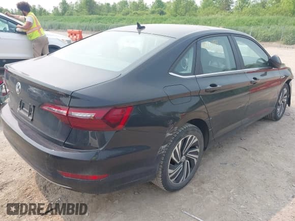 ✅ 2020 Volkswagen Jetta SEL • VIN: 3VWEB7BU9LM023817 • Лот: 42371694. Опубликован ранее на IAAI с пробегом 99 100 миль. Бесплатный доступ к архиву аукционных продаж из США и подробный отчёт об истории автомобиля на DreamBid. Изображение 4.