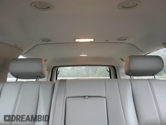 ✅ 2008 Chevrolet Suburban 1LT • VIN: 1GNFK16388J240504 • Lot: 68329785. Wystawiony na Copart z przebiegiem 147 415 mil. Bezpłatny archiwum sprzedaży aukcyjnych z USA i szczegółowy raport historii pojazdu na DreamBid. Zdjęcie 10.