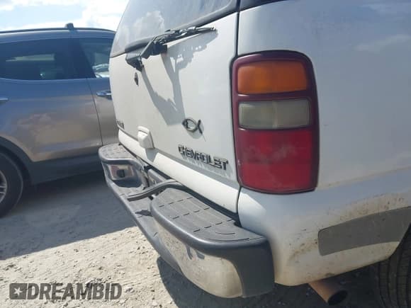 ✅ 2002 Chevrolet Tahoe LT • VIN: 1GNEC13Z82J168731 • Lot: 42765083. Listed on IAAI with 259,395 mi. Free auction sales archive from the USA and detailed vehicle history report at DreamBid. Image 14.