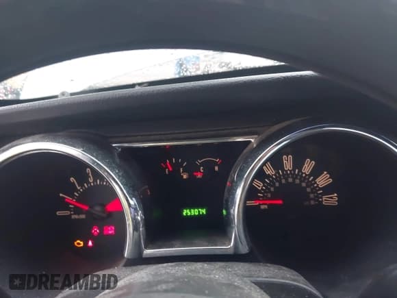 ✅ 2005 Ford Mustang Deluxe • VIN: 1ZVFT80N055108069 • Лот: 43258701. Опубликован ранее на IAAI с пробегом 253 074 миль. Бесплатный доступ к архиву аукционных продаж из США и подробный отчёт об истории автомобиля на DreamBid. Изображение 7.