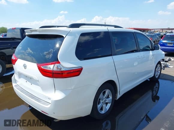 ✅ 2015 Toyota Sienna LE AAS • VIN: 5TDKK3DC8FS646613 • Lot: 43073670. Listed on IAAI with 117,828 mi. Free auction sales archive from the USA and detailed vehicle history report at DreamBid. Image 4.
