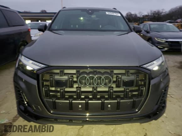 ✅ 2025 Audi Q7 Prestige • VIN: WA1VVBF75SD015932 • Lot: 84940764. Listed on Copart with 577 mi. Free auction sales archive from the USA and detailed vehicle history report at DreamBid. Image 5.