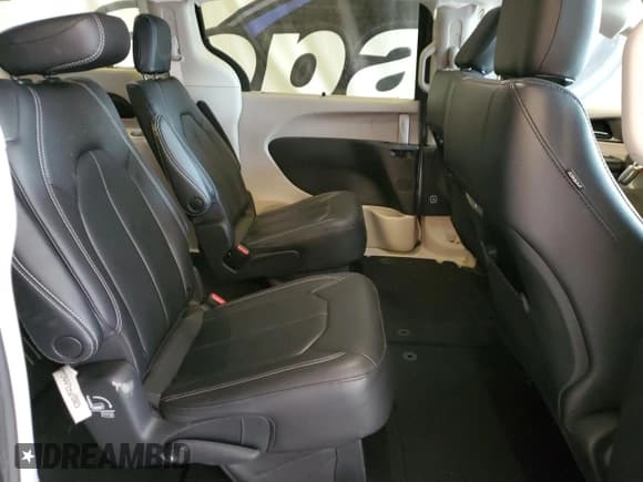 ✅ 2022 Chrysler Pacifica Touring L • VIN: 2C4RC1BG8NR150871 • Lot: 67777385. Wystawiony na Copart z przebiegiem 127 022 mil. Bezpłatny archiwum sprzedaży aukcyjnych z USA i szczegółowy raport historii pojazdu na DreamBid. Zdjęcie 11.