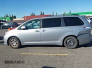 ✅ 2014 Toyota Sienna XLE • VIN: 5TDYK3DC6ES453174 • Lot: 43718727. Wystawiony na IAAI z przebiegiem 129 581 mil. Bezpłatny archiwum sprzedaży aukcyjnych z USA i szczegółowy raport historii pojazdu na DreamBid. Zdjęcie 14.