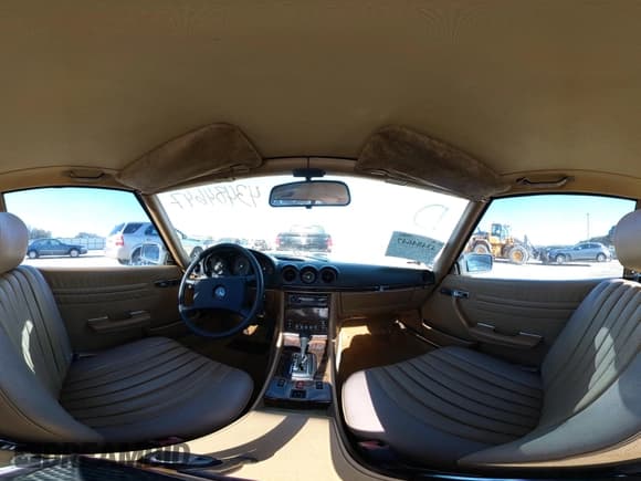 ✅ 1984 Mercedes-Benz 380 SL • VIN: WDBBA45AXEA012235 • Лот: 43484647. Опубликован ранее на IAAI с пробегом 169 485 миль. Бесплатный доступ к архиву аукционных продаж из США и подробный отчёт об истории автомобиля на DreamBid. Изображение 18.