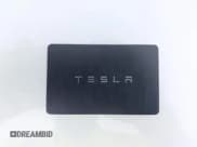 ✅ 2024 Tesla Model Y Long Range • VIN: 7SAYGDEE9RF199805 • Lot: 42018221. Wystawiony na IAAI z przebiegiem 7 359 mil. Bezpłatny archiwum sprzedaży aukcyjnych z USA i szczegółowy raport historii pojazdu na DreamBid. Zdjęcie 11.