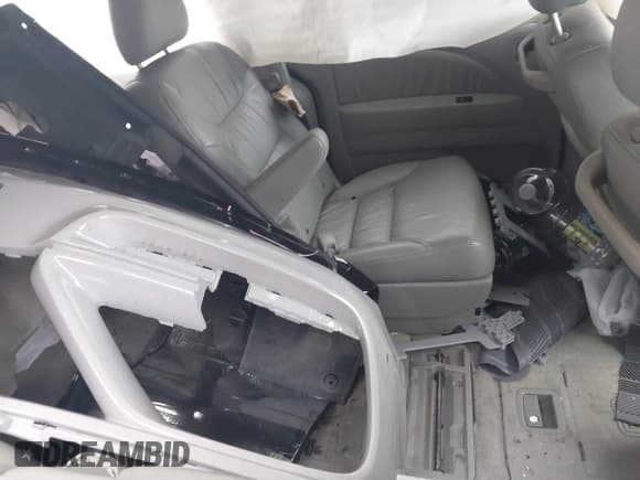 ✅ 2007 Honda Odyssey Touring • VIN: 5FNRL38827B083663 • Lot: 42789242. Wystawiony na IAAI z przebiegiem 213 499 mil. Bezpłatny archiwum sprzedaży aukcyjnych z USA i szczegółowy raport historii pojazdu na DreamBid. Zdjęcie 8.