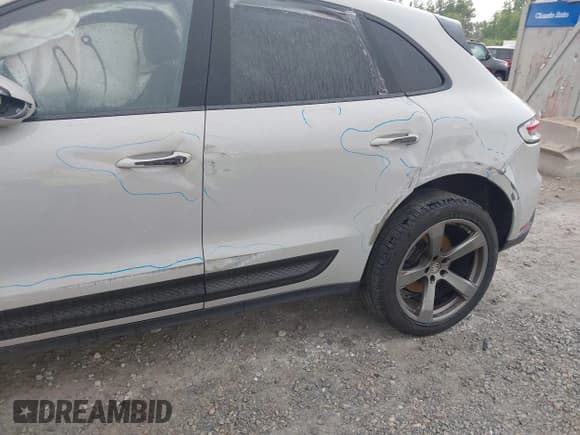 ✅ 2023 Porsche Macan • VIN: WP1AA2A54PLB21077 • Lot: 42787731. Listed on IAAI with 10,600 mi. Free auction sales archive from the USA and detailed vehicle history report at DreamBid. Image 17.