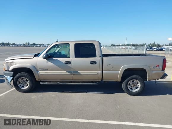 ✅ 2005 Chevrolet Silverado 2500HD LT • VIN: 1GCHK23215F881768 • Lot: 43517833. Listed on IAAI with 232,626 mi. Free auction sales archive from the USA and detailed vehicle history report at DreamBid. Image 14.