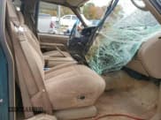 ✅ 1995 Chevrolet Suburban • VIN: 1GNFK16K0SJ430411 • Lot: 79208624. Wystawiony na Copart z przebiegiem 316 229 mil. Bezpłatny archiwum sprzedaży aukcyjnych z USA i szczegółowy raport historii pojazdu na DreamBid. Zdjęcie 7.