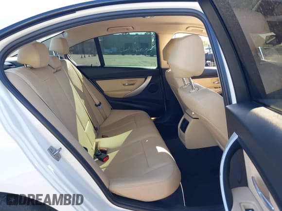 ✅ 2017 BMW 3 Series 320i • VIN: WBA8E1G59HNU14594 • Лот: 43606755. Опубликован ранее на IAAI с пробегом 118 029 миль. Бесплатный доступ к архиву аукционных продаж из США и подробный отчёт об истории автомобиля на DreamBid. Изображение 8.