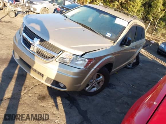 2010 Dodge Journey SE z VIN 3D4PG4FB1AT257539, wystawiony jako IAAI lot #43454199 z przebiegiem Nie podano mil oraz . Historia ofert i sprzedaży dostępna na DreamBid. Obrazek 2.