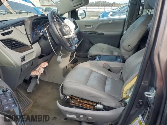 ✅ 2018 Toyota Sienna XLE Auto Access Seat • VIN: 5TDYZ3DC1JS919048 • Lot: 94096245. Listed on Copart with 135,645 mi. Free auction sales archive from the USA and detailed vehicle history report at DreamBid. Image 7.